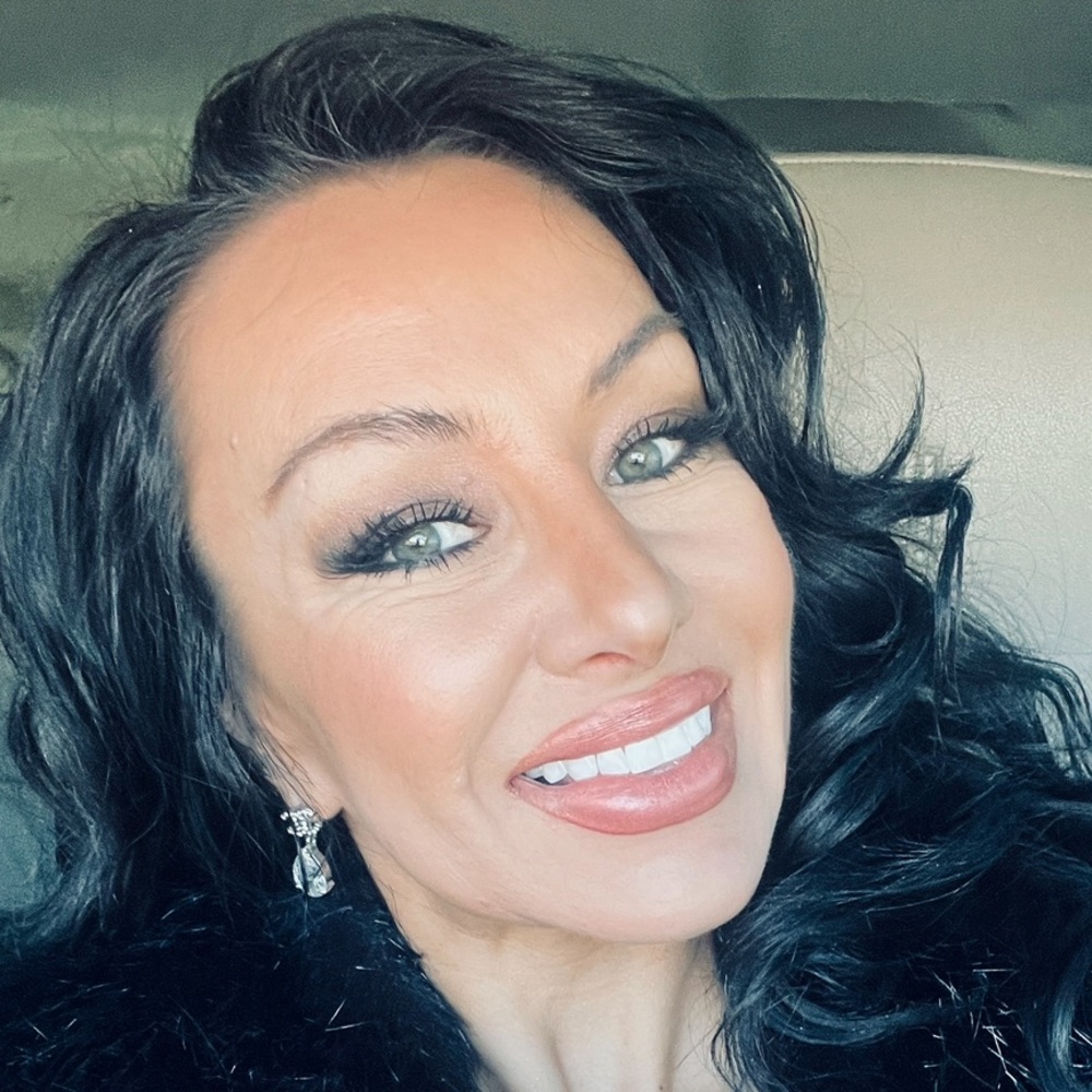 Meet your Posher, Cassandra